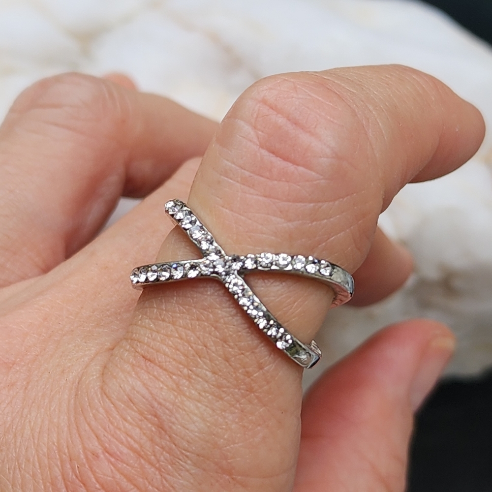 ❤️ White Rhodium Neiman Marcus Jewelry Silver Ring Size 8 White Pave Crystals